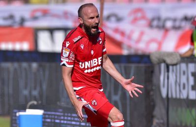 Dinamo reacționează după ce rivalele au trimis-o la retrogradare: „O pată neagră în istorie” + acuze șocante: „S-au antrenat, deși aveau coronavirus”