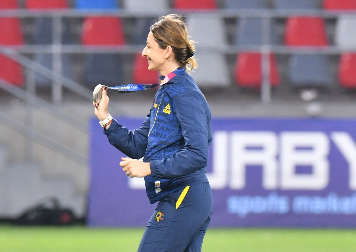 Moment impresionant pe Ghencea » Ana Maria Popescu a fost ovaționată înainte de Steaua - Csikszereda