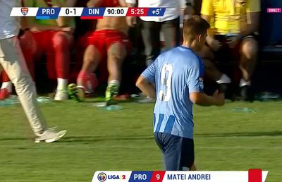 Gest golănesc în Progresul - Dinamo » Și-a scuipat adversarul și a fost eliminat!