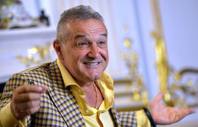 Gigi Becali, reacție comică atunci când a fost întrebat de noi transferuri la FCSB: „Dacă peștele e în mare, pun eu tigaia pe foc?”