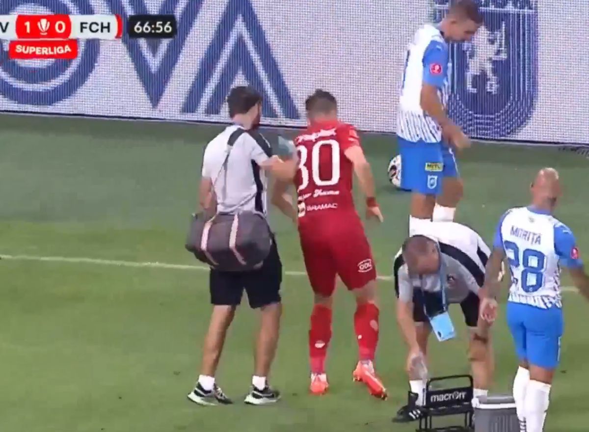 Accidentare ciudată în CSU Craiova - Hermannstadt » Jucătorul a avut nevoie de ajutor pentru a părăsi terenul: „Mă doare și când stau”