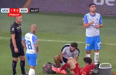 Accidentare ciudată în CSU Craiova - Hermannstadt » Jucătorul a avut nevoie de ajutor pentru a părăsi terenul: „Mă doare și când stau”