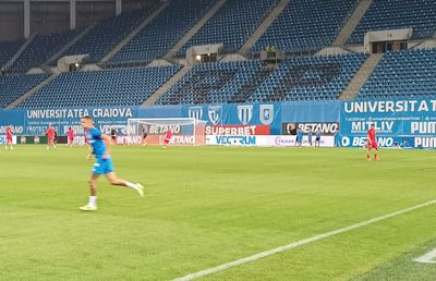 Mesajul ironic apărut pe scaune la meciul Universitatea Craiova - Hermannstadt » Cine l-a orchestrat