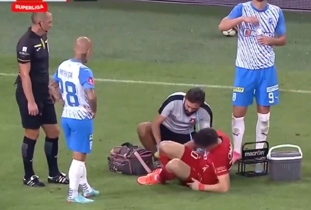 Accidentare ciudată în CSU Craiova - Hermannstadt » Jucătorul a avut nevoie de ajutor pentru a părăsi terenul: „Mă doare și când stau”