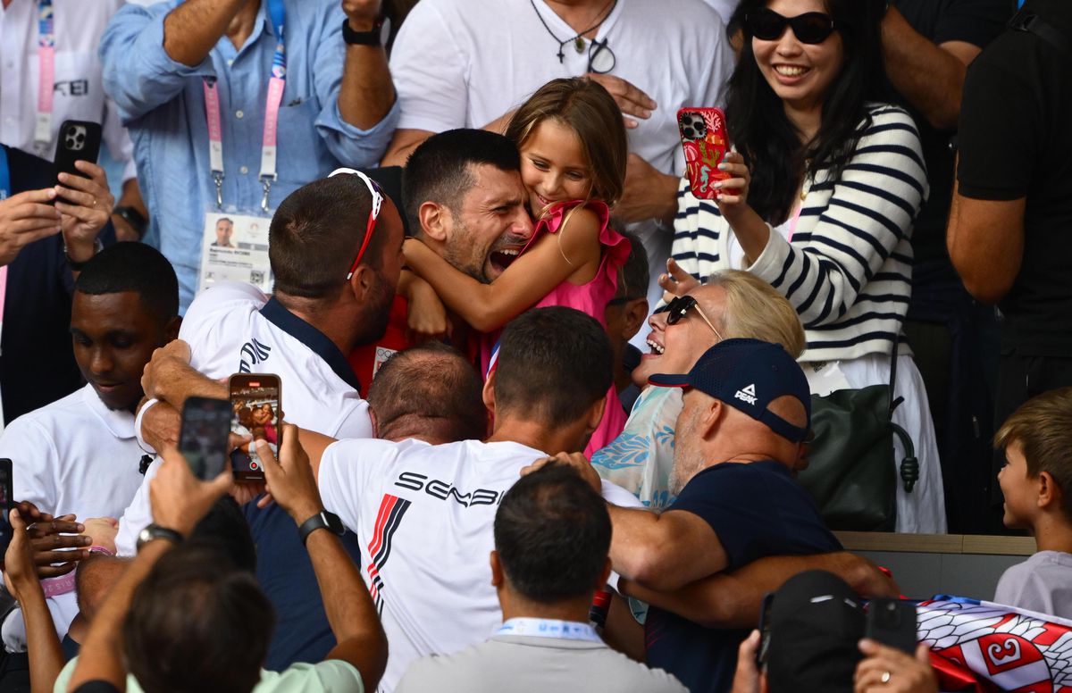 Nole printre zei! Novak Djokovic triumfă într-o finală MEMORABILĂ la Jocurile Olimpice și pune mâna pe medalia care-i lipsea din cabinetul de trofee! Alcaraz, învins de cel mai bun din toate timpurile!