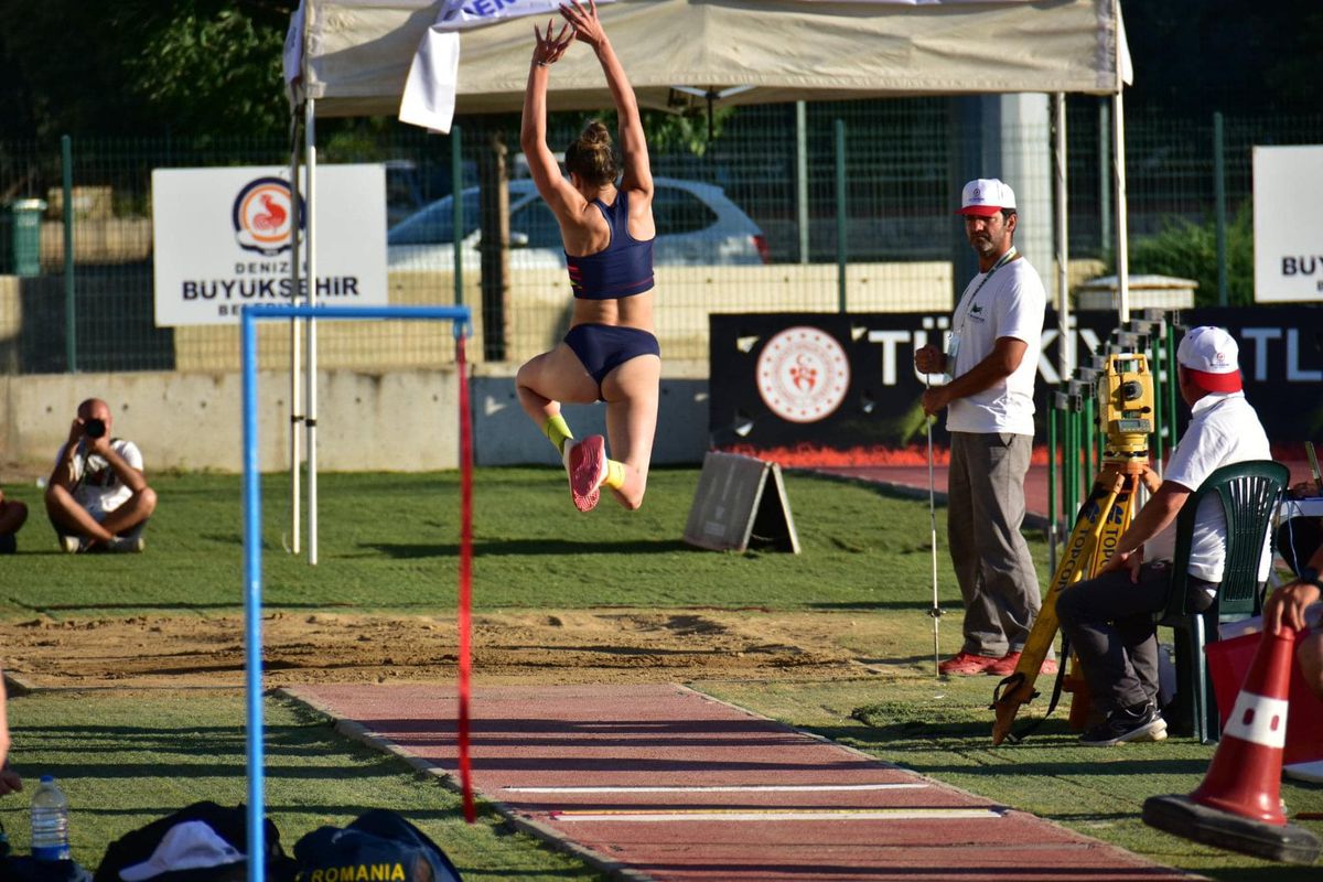 Un nou strigăt de disperare al unei sportive din România: „Ne antrenăm într-o săliță a unei facultăți. Nu cerem luna de pe cer, doar o groapă cu nisip și un culoar de 50m”