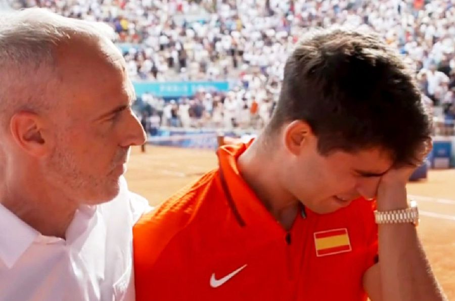 Carlos Alcaraz, greu de consolat după ce Djokovic i-a luat aurul » A cedat la interviu, apoi a explicat: „N-am dat tot ce am avut mai bun”