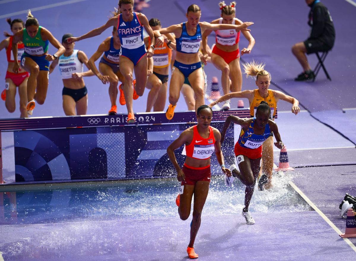 Bianca Ghelber s-a calificat în finala olimpică de aruncare a ciocanului cu al 11-lea rezultat, Stella Rutto a ratat prezența în ultimul act la 3.000 m obstacole