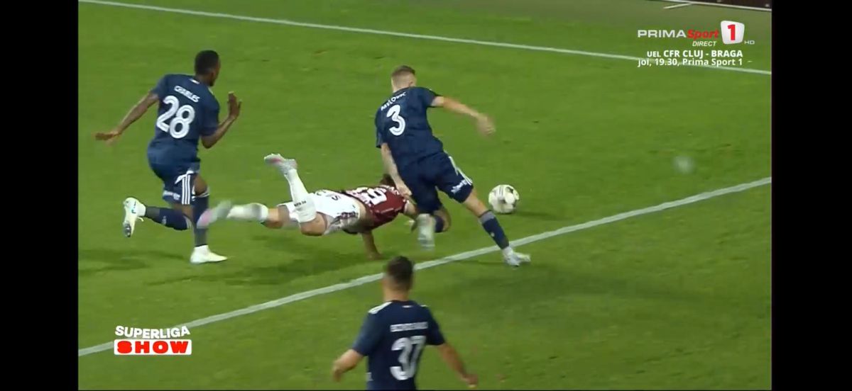 Greșeală mare de arbitraj în Rapid - FC Botoșani » Ce a spus specialistul contactat de GSP