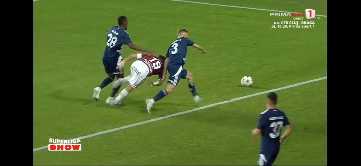 Greșeală mare de arbitraj în Rapid - FC Botoșani » Ce a spus specialistul contactat de GSP