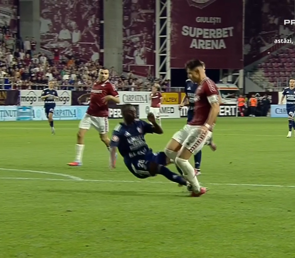 Greșeală mare de arbitraj în Rapid - FC Botoșani. Foto: Captură PrimaSport 1