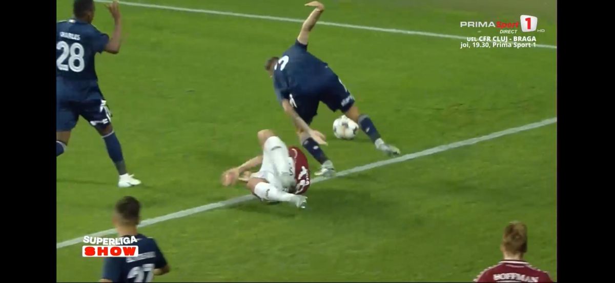 Greșeală mare de arbitraj în Rapid - FC Botoșani. Foto: Captură PrimaSport 1