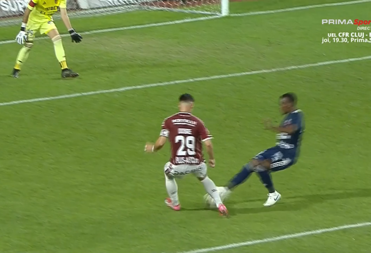 Greșeală mare de arbitraj în Rapid - FC Botoșani » Ce a spus specialistul contactat de GSP