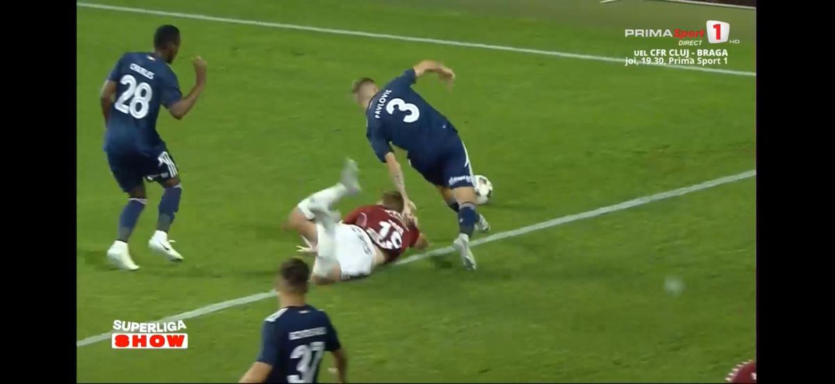 Greșeală mare de arbitraj în Rapid - FC Botoșani » Ce a spus specialistul contactat de GSP