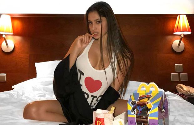 FOTO Răvășitoare! Ioana Timofeciuc a pozat sexy la Disneyland în timp ce Florinel Coman era în cantonament