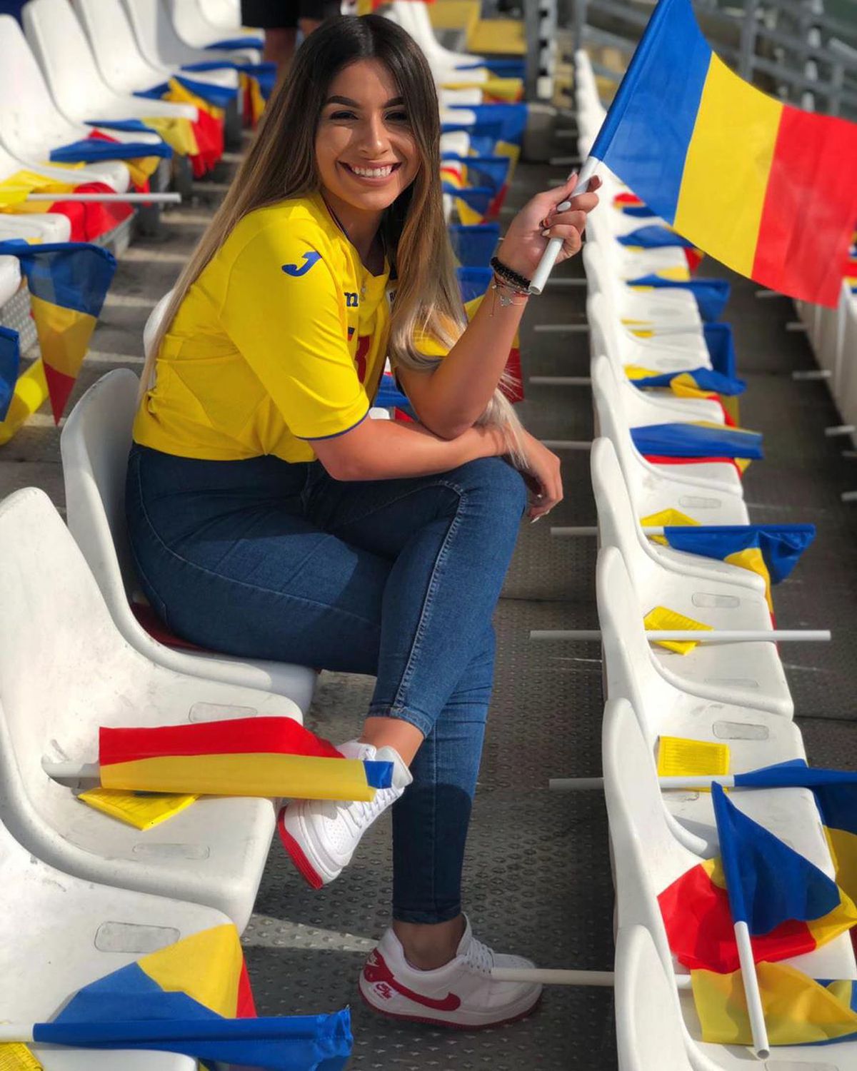 FOTO Susținătoare HOT înainte de România - Irlanda de Nord » Cine e norocosul dintre „tricolori”