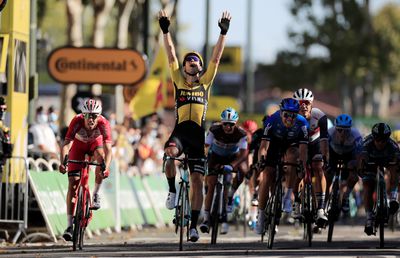 Wout van Aert a făcut dubla într-o etapă în care s-a mers într-un ritm nebun