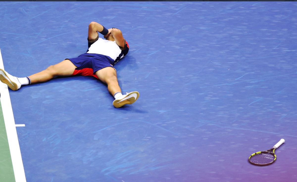 Meciul anului? Stefanos Tsitsipas, eliminat de la US Open de „urmașul lui Nadal”, după un „thriller” de peste 4 ore încheiat în tie-break-ul decisivului!