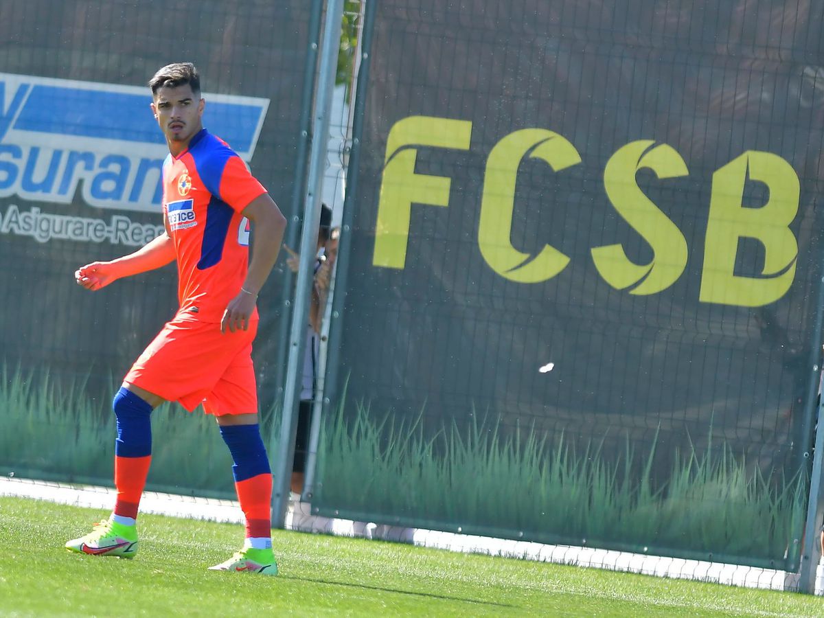 FCSB îl așteaptă pe Budescu! Gigi Becali confirmă negocierile + reacția mijlocașului le dă speranțe fanilor roș-albaștri