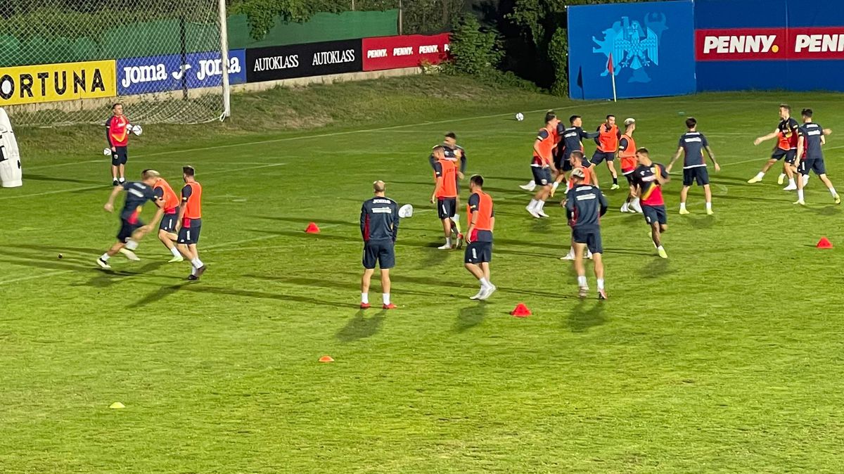Cum pregătește Rădoi meciul cu Liechtenstein » Imagini de la antrenamentul oficial