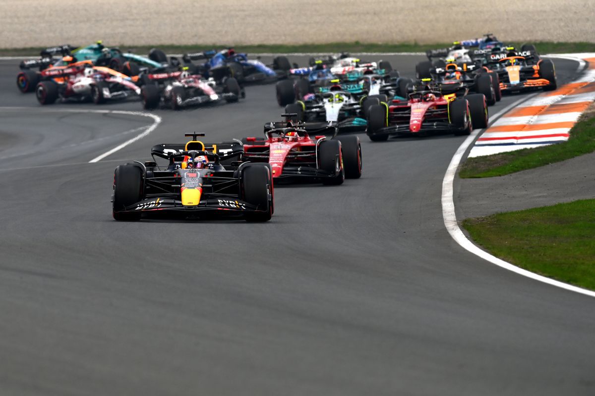 Verstappen a câștigat Marele Premiu al Țărilor de Jos, cursa de „casă” din Formula 1. Russell și Leclerc completează podiumul