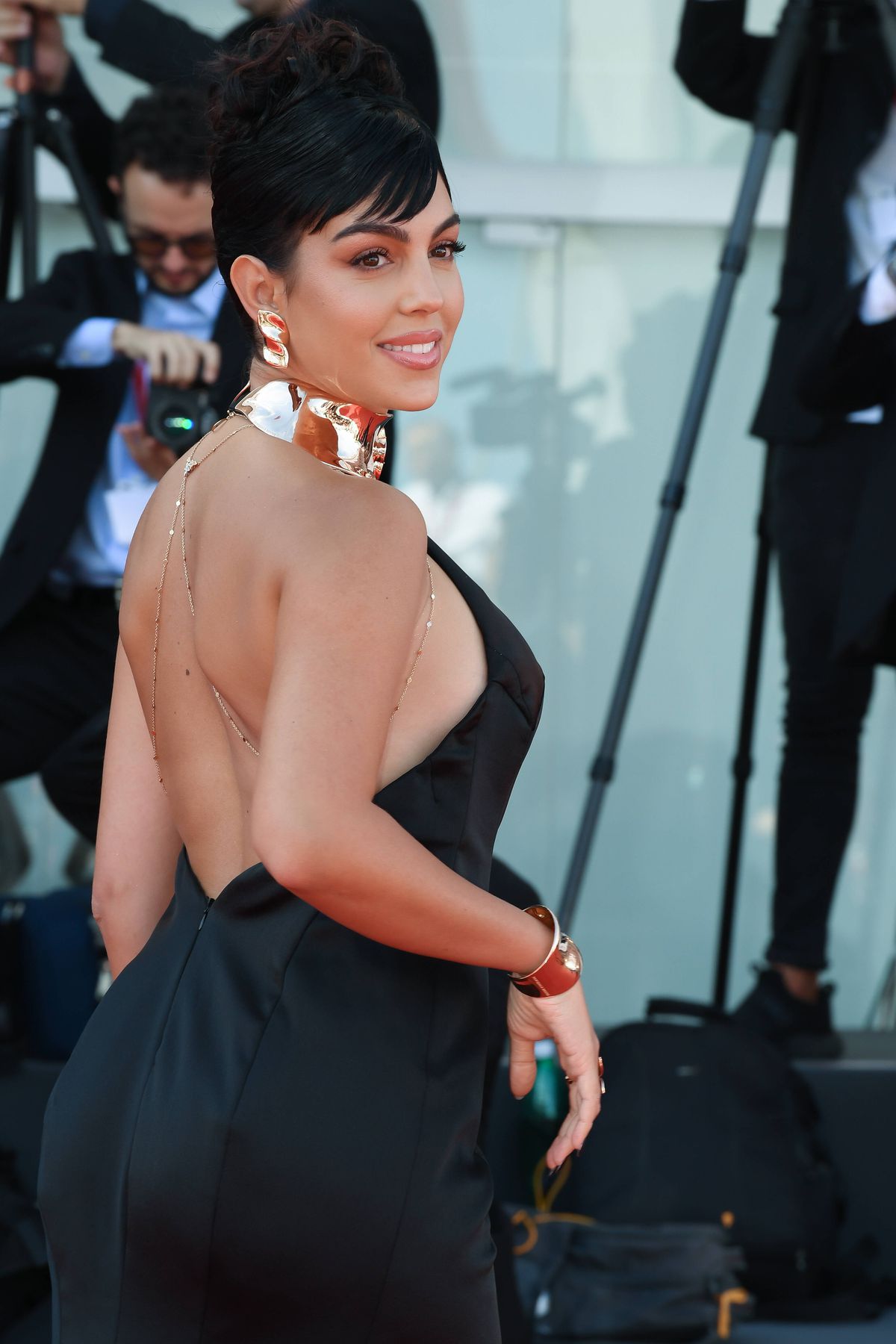 Prea vulgară? Georgina Rodriguez a stârnit reacții majore la Festivalul de la Veneția! Cum a apărut Mădălina Ghenea