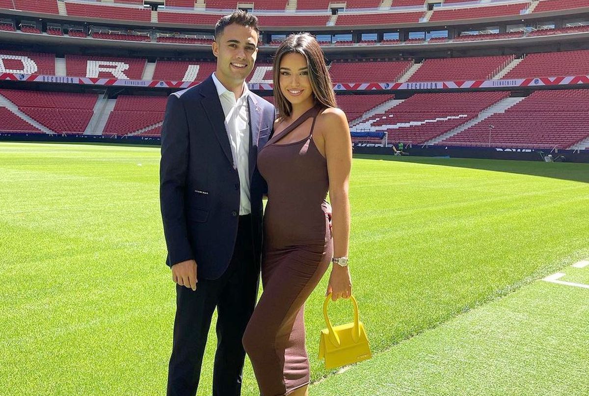 A furat toate privirile la prezentarea iubitului la Atletico Madrid: „Ea e cel mai bun transfer al verii”