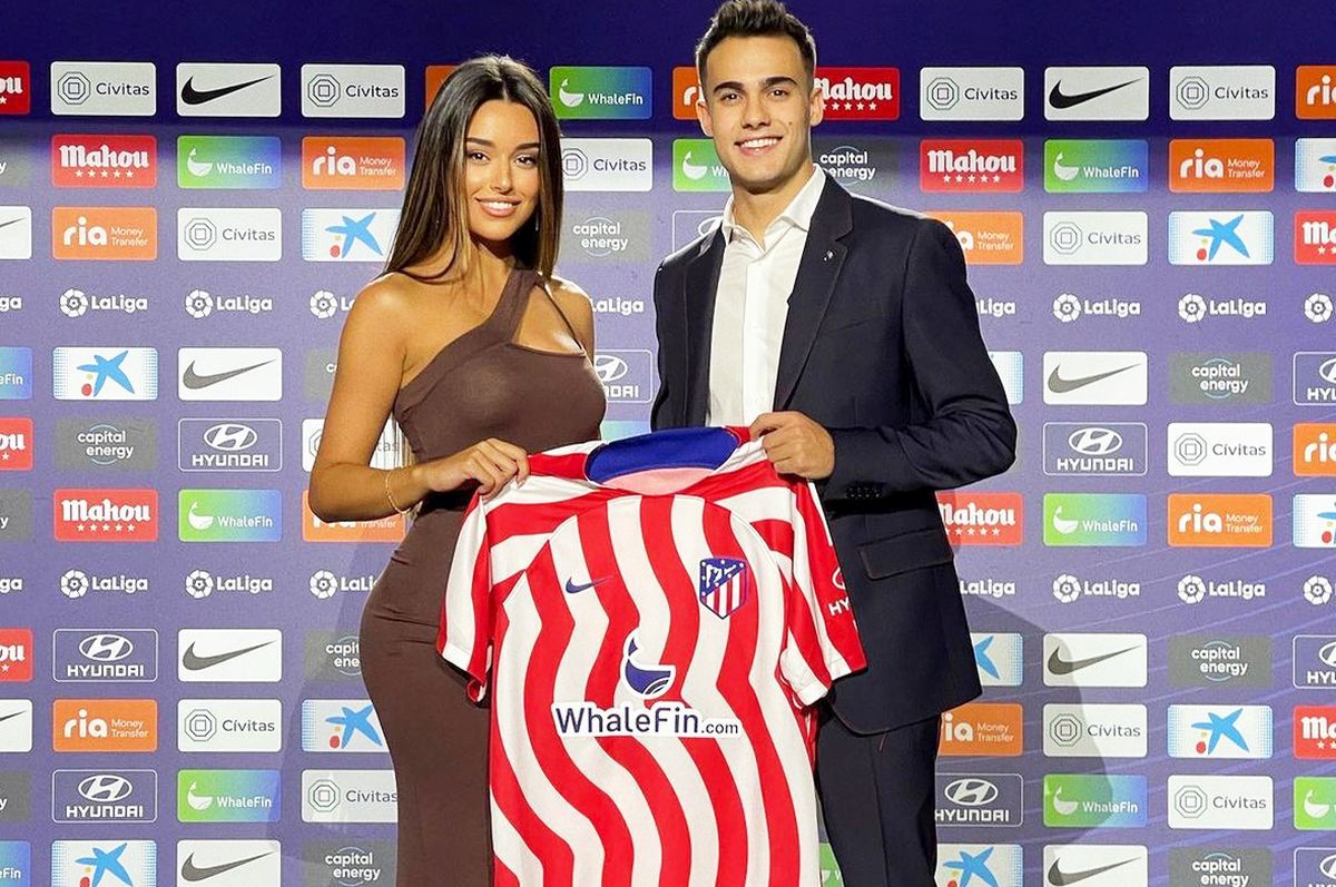 A furat toate privirile la prezentarea iubitului la Atletico Madrid: „Ea e cel mai bun transfer al verii”