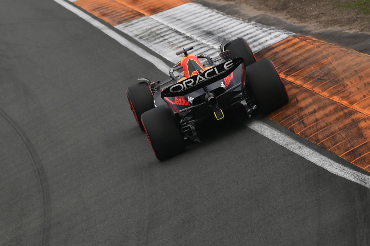 Verstappen a câștigat Marele Premiu al Țărilor de Jos, cursa de „casă” din Formula 1. Russell și Leclerc completează podiumul