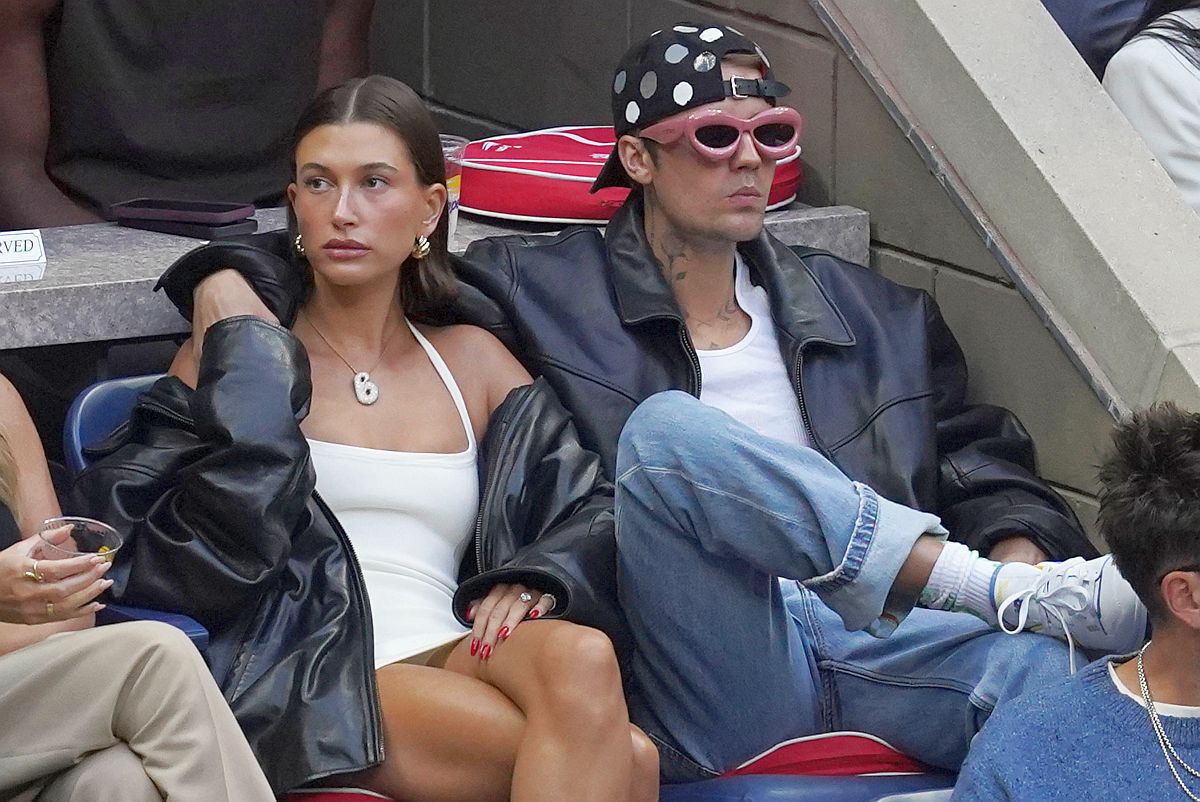 Apariția bizară a celebrului cuplu la US Open! El nu și-a dat jos ochelarii de soare roz, iar ea a îmbrăcat o rochie mini