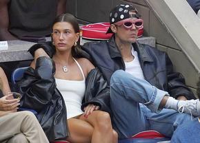 Apariția bizară a celebrului cuplu la US Open! El nu și-a dat jos ochelarii de soare roz, iar ea a îmbrăcat o rochie mini