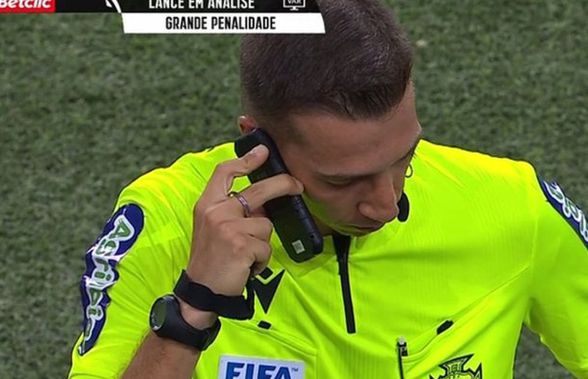 „Alo, a fost penalty?” » Fază rar întâlnită, la meciul lui Porto: „centralul” a vorbit la telefon pe gazon