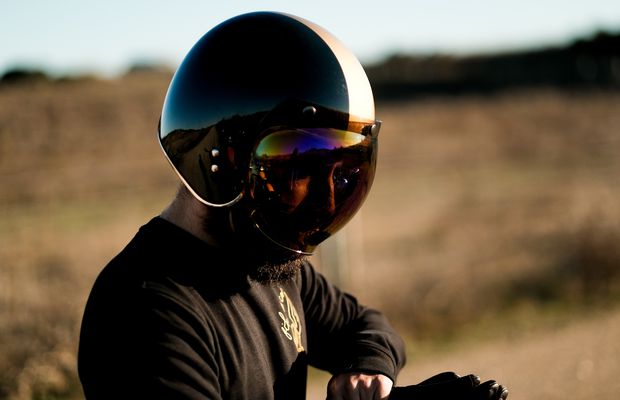 Protecție îmbinată cu stil, pe motocicletă