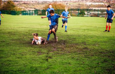 E agent și caută jucători tineri în toată România: „Un dezastru, angajați de la service cresc viitorul fotbalului” + „Pe Dican l-am băgat cu japca la seniori!”