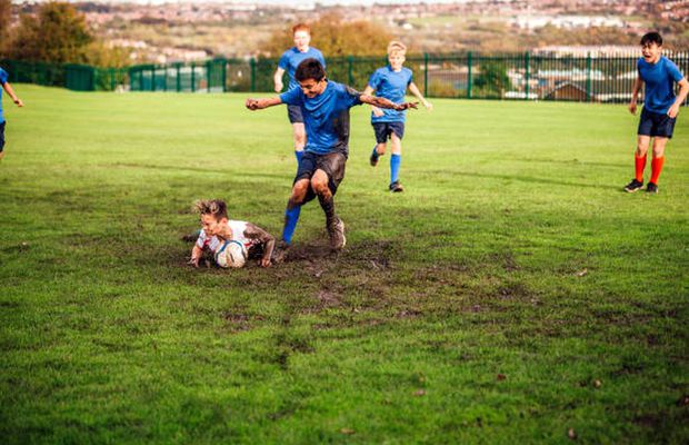 E agent și caută jucători tineri în toată România: „Un dezastru, angajați de la service cresc viitorul fotbalului” + „Pe Dican l-am băgat cu japca la seniori!”