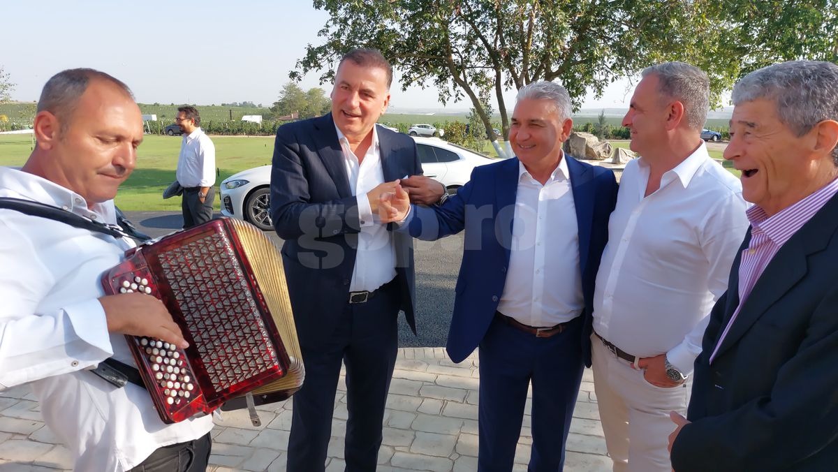 Imagini epice cu Stere Halep » Nu s-a lăsat dus de la evenimentul lui Hagi! A chemat acordeoniștii și a început să cânte: „Umfl-o, mă!” + Moment genial cu soția lui Gică Popescu