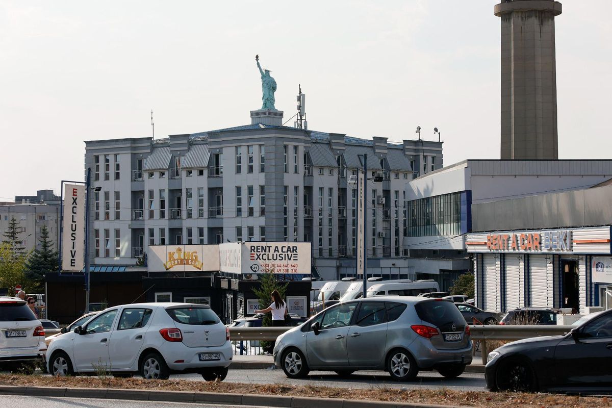 Atmosferă în Pristina, înainte de Kosovo - România