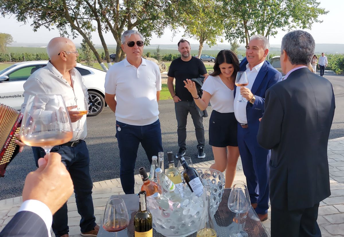 Imagini epice cu Stere Halep » Nu s-a lăsat dus de la evenimentul lui Hagi! A chemat acordeoniștii și a început să cânte: „Umfl-o, mă!” + Moment genial cu soția lui Gică Popescu