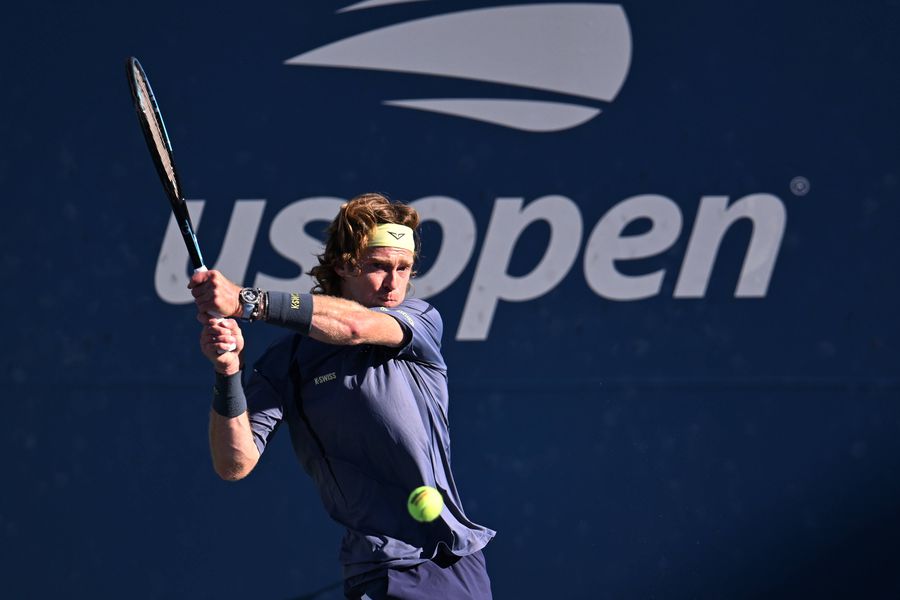 Andrey Rublecv evoluează cu ceasul la mână FOTO Imago Imgaes Forbes, ierarhie inedită: de la 430.000, la 285 de dolari » Cine a purtat cel mai scump și cel mai ieftin ceas la US Open