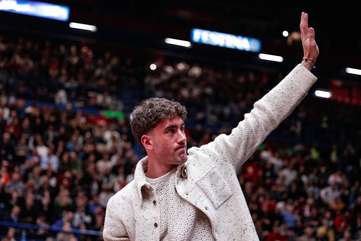 Lui Giorgio Armani i-a plăcut cum s-a îmbrăcat Dusan Vlahovic