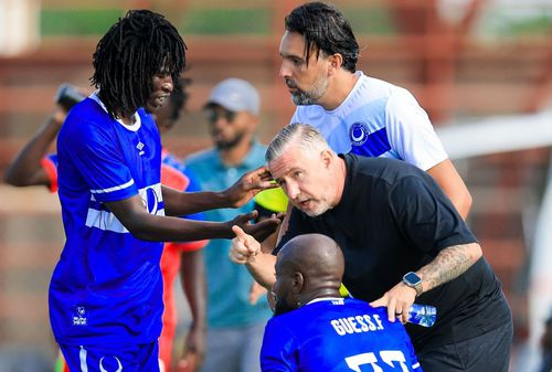 Laurențiu Reghecampf în Sudan / Foto: Al-Hilal Omdurman