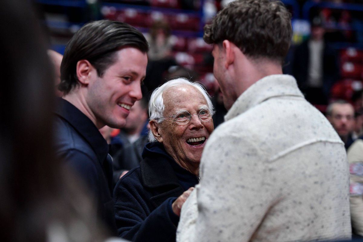 Lui Giorgio Armani i-a plăcut cum s-a îmbrăcat Dusan Vlahovic