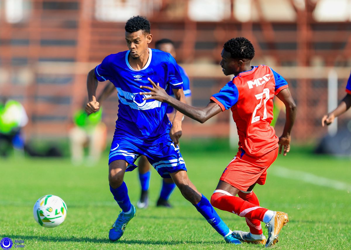 Laurențiu Reghecampf a debutat în campionatul din Sudan, într-un decor auster