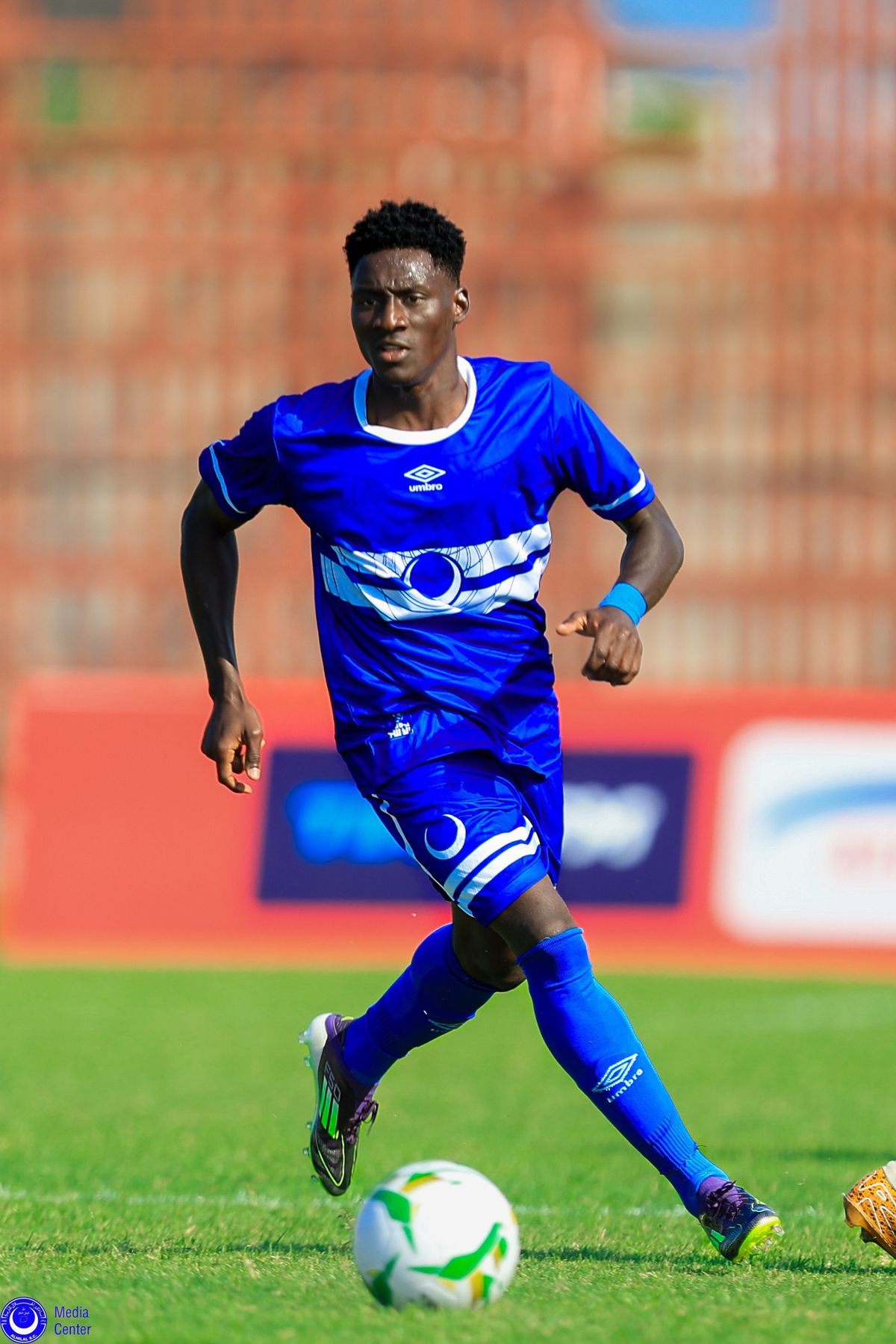 Laurențiu Reghecampf a debutat în campionatul din Sudan, într-un decor auster