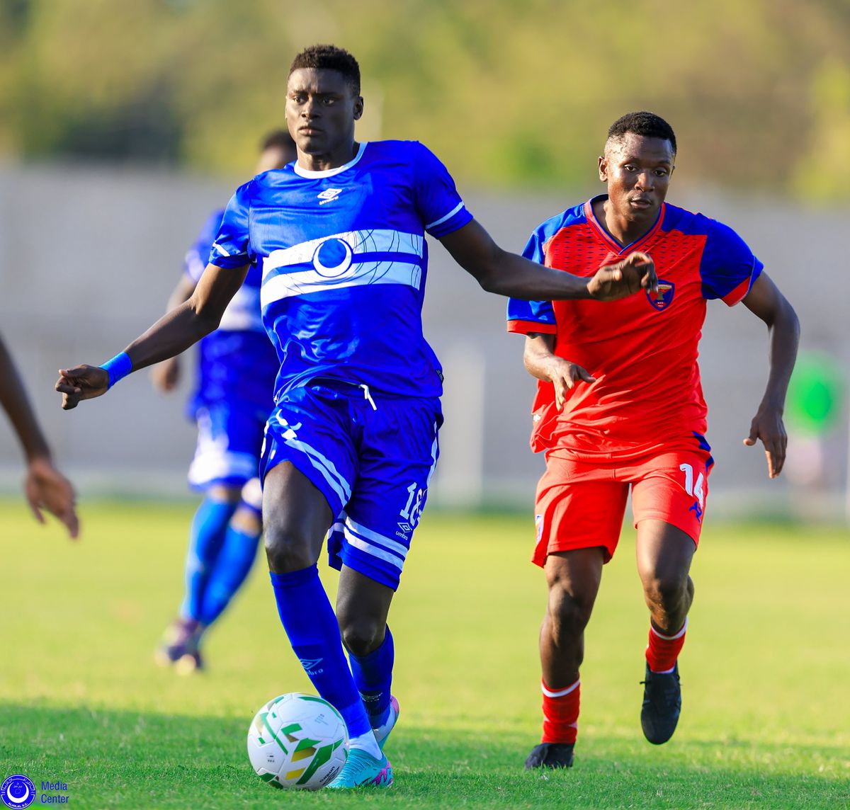 Laurențiu Reghecampf a debutat în campionatul din Sudan, într-un decor auster