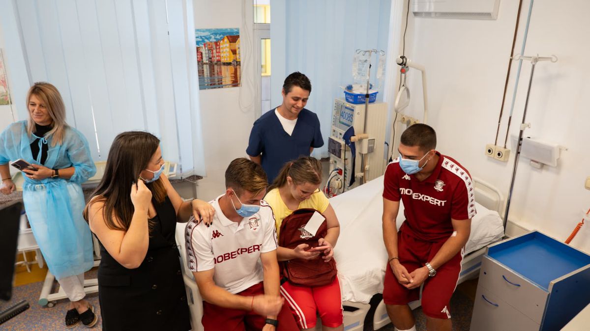 În pauza naționalelor, echipele din Superligă s-au implicat în acțiuni caritabile! Imagini emoționante cu cei de la Rapid, CFR Cluj și UTA