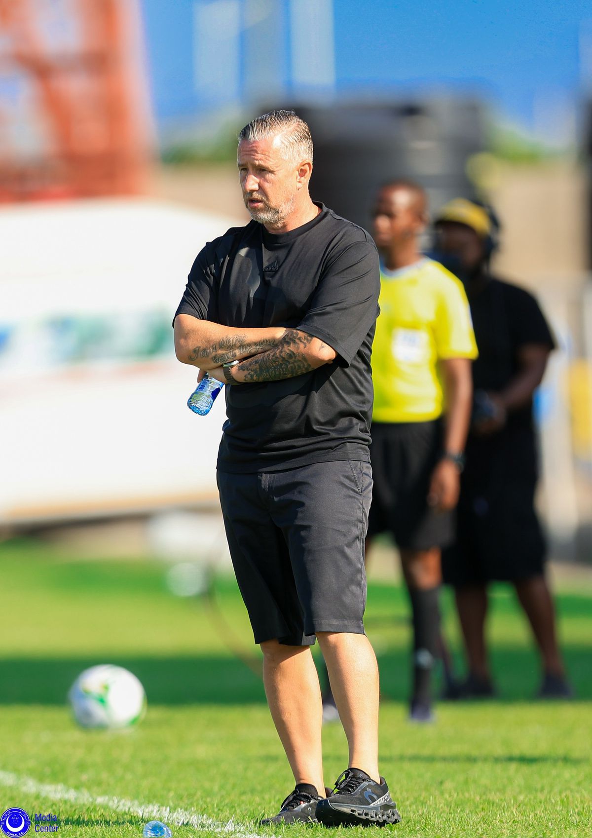 Laurențiu Reghecampf a debutat în campionatul din Sudan, într-un decor auster