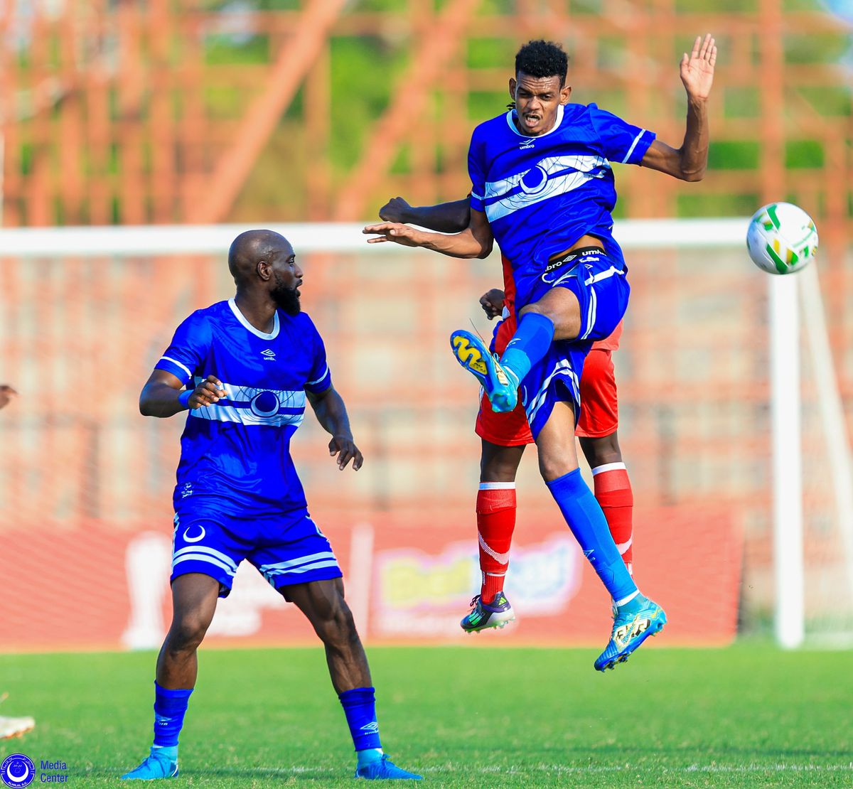 Laurențiu Reghecampf a debutat în campionatul din Sudan, într-un decor auster