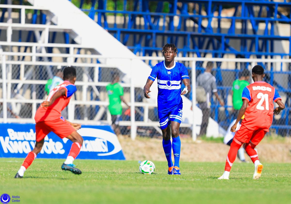 Laurențiu Reghecampf a debutat în campionatul din Sudan, într-un decor auster