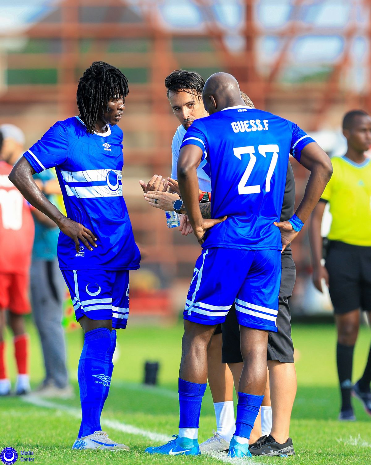 Laurențiu Reghecampf a debutat în campionatul din Sudan, într-un decor auster